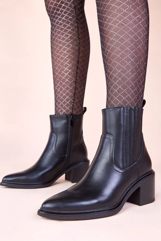 Botines negros sobre tacón con...