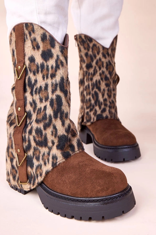 Botines marrones con caña enrollada...