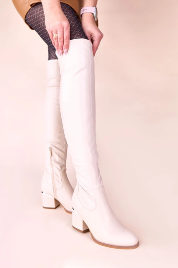 Botas altas color arena sobre la rodilla con tacón decorativo Onka 2