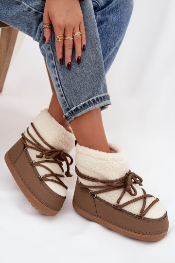 Botas de nieve Femenino con un abrigo de piel Typu Baranek con correas beige Belira