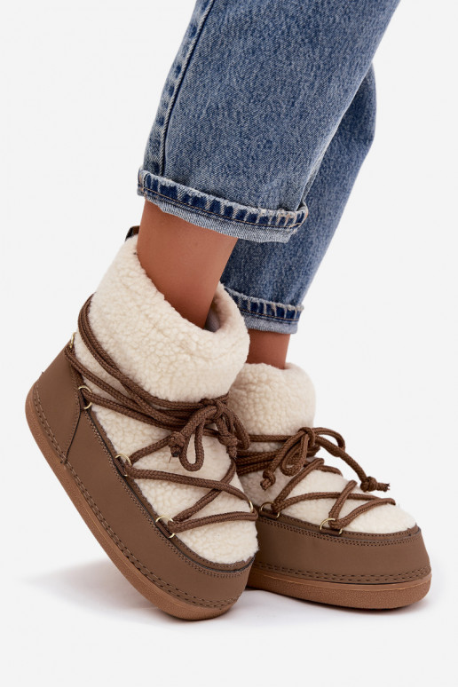 Botas de nieve Femenino con un abrigo de piel Typu Baranek con correas beige Belira