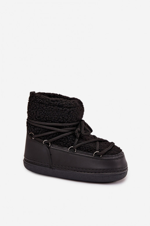 Botas de nieve Femenino con un abrigo de piel Typu Baranek con correas de color negro Belira