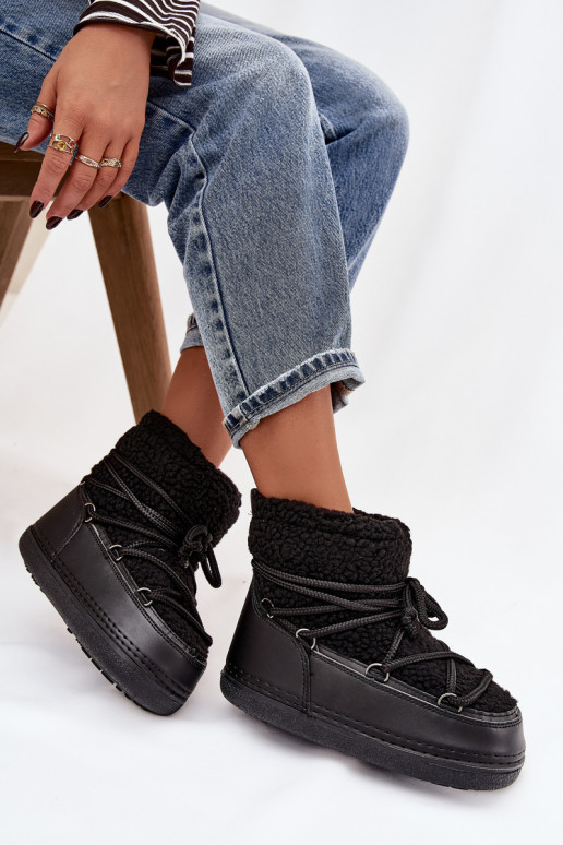 Botas de nieve Femenino con un abrigo de piel Typu Baranek con correas de color negro Belira