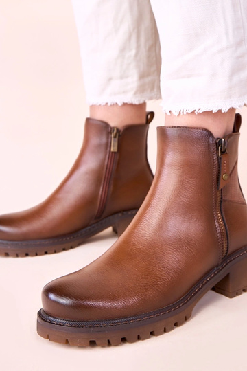 Botines marrones con tacón delicado y cremallera decorativa Terina