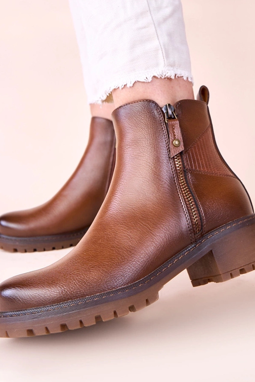 Botines marrones con tacón delicado y...