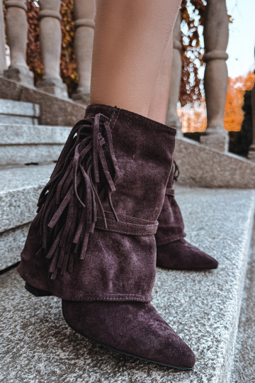 Botines color chocolate para mujer con flecos y hebillas doradas Evelisse