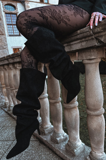 Botas de mujer de caña alta con tacones finos tipo easy-on de color negro Taivilla