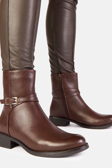 Botines marrones con hebilla y candado Zema