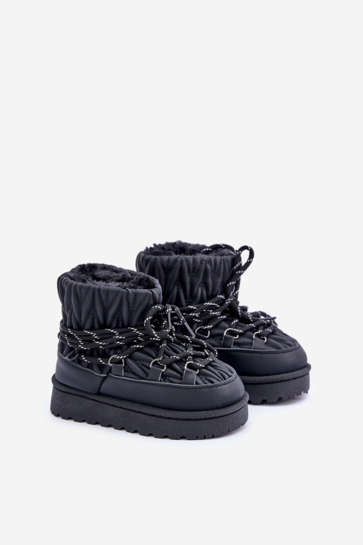 Botas de nieve para niños aisladas con forro interior de color negro