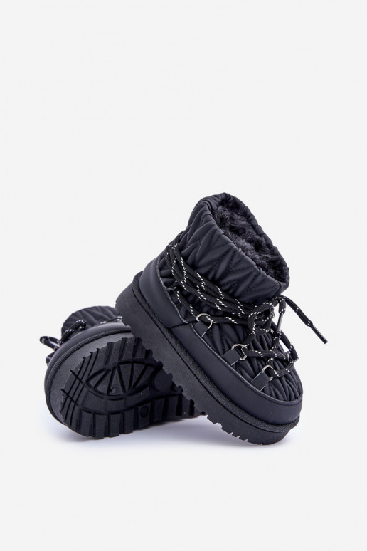 Botas de nieve para niños aisladas con forro interior de color negro