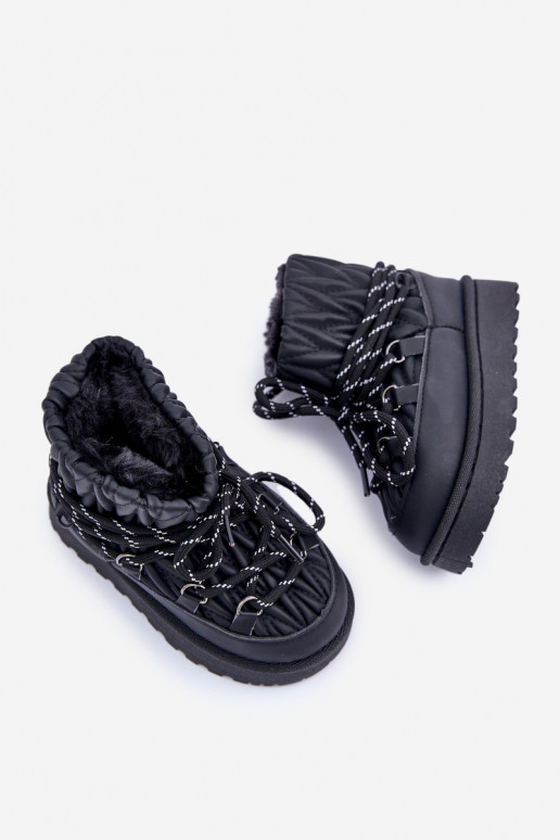 Botas de nieve para niños aisladas con forro interior de color negro