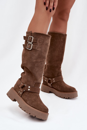 Botas largas de mujer Big Star OO274A182 en color arena, forradas con hebillas de ante natural 2
