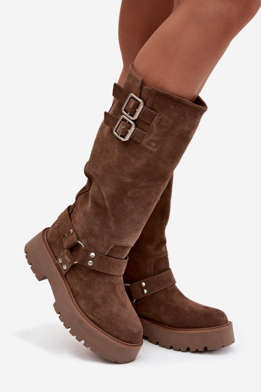 Botas largas de mujer Big Star OO274A182 en color arena, forradas con hebillas de ante natural