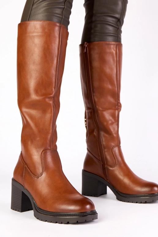 Botas largas marrones de estilo...