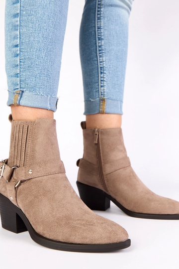 Botines grises con tacón y...