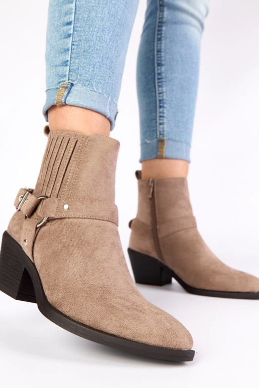 Botines grises con tacón y hebillas...