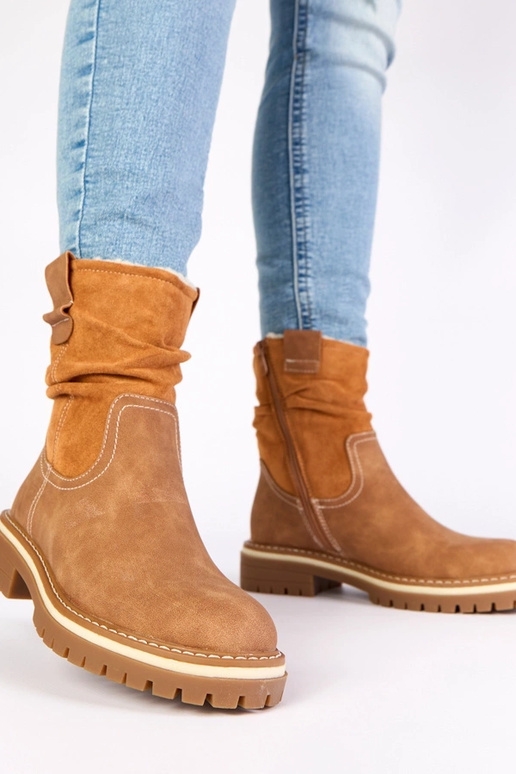 Botines marrones cálidos con caña...