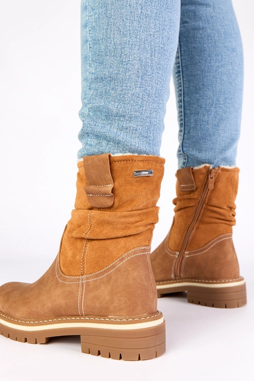 Botines marrones cálidos con caña...