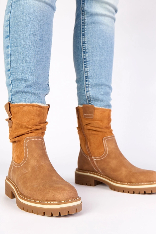 Botines marrones cálidos con caña...