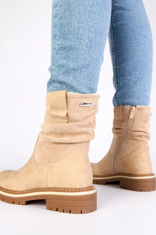 Botines cálidos color arena con caña...