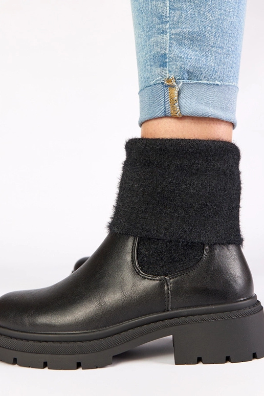 Botines negros con elástico y caña...