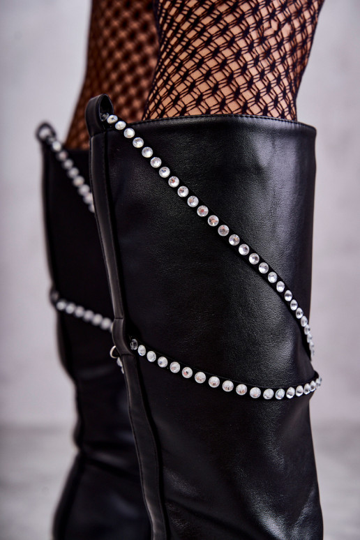 Femenino botas con hermosos detalles de color negro Finlay