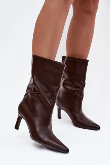Botines de mujer de tipo deslizable con tacones finos de cuero sintético en color chocolate Norell 2