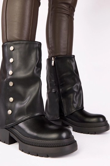 Botines negros con caña...