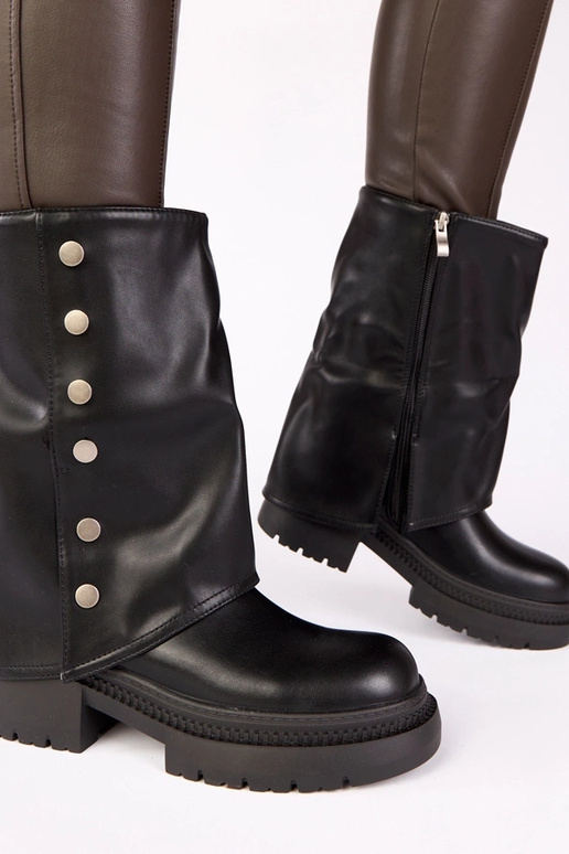 Botines negros con caña doblada sobre...