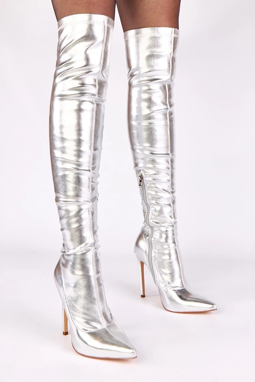 Botines plateados con tacón alto...