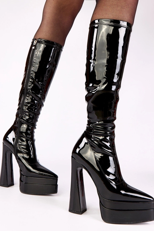 Botines negros de charol con tacón y...