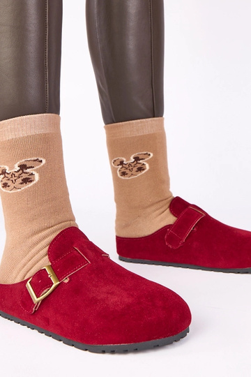 Botines burdeos con hebilla decorativa Atoria