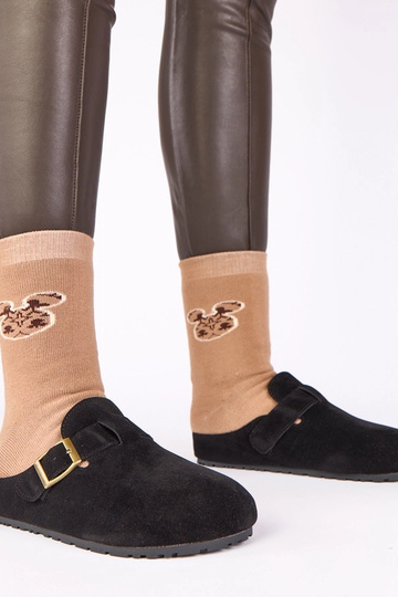 Botines negros con hebilla...