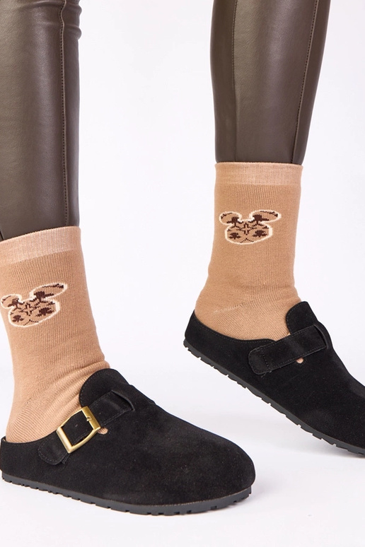 Botines negros con hebilla decorativa...