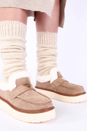 Mocasines cálidos de color arena con piel Loafy