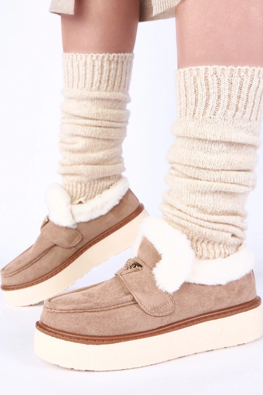 Mocasines cálidos de color arena con...