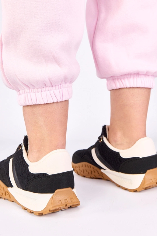 Zapatillas negras cálidas con piel Sanna