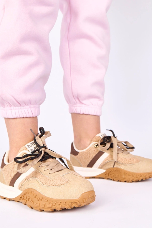 Zapatillas color arena cálidas con...