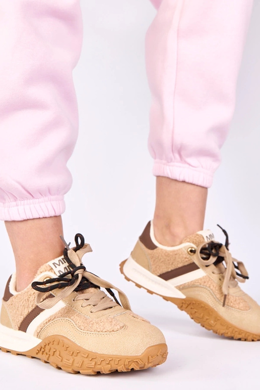 Zapatillas color arena cálidas con...