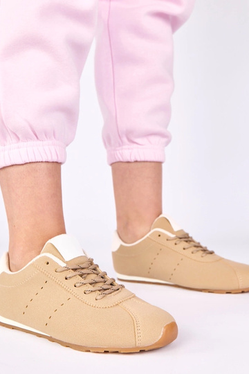 Zapatillas color arena con acento blanco Birna