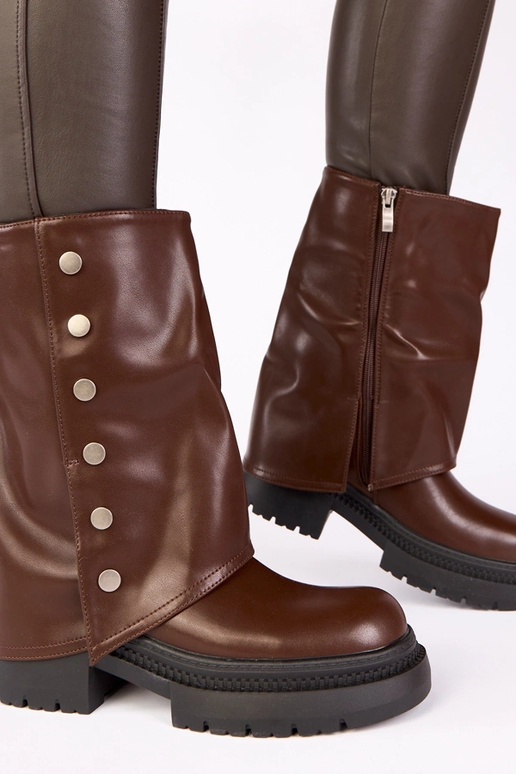 Botines de chocolate con caña doblada...