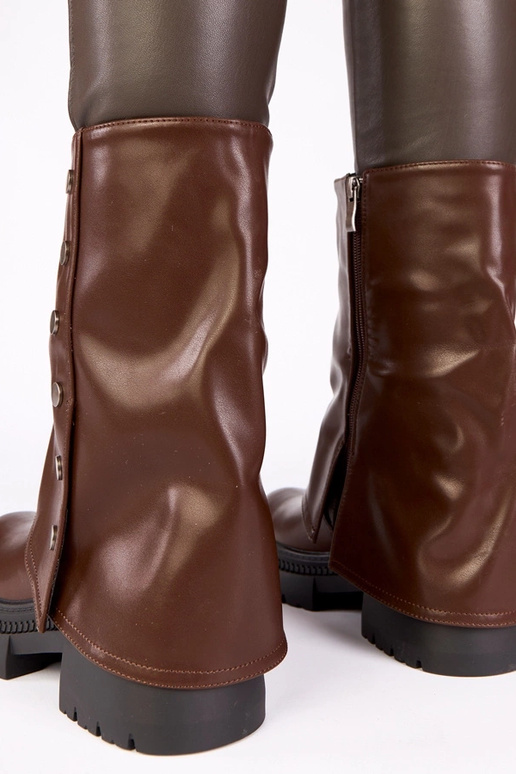 Botines de chocolate con caña doblada...