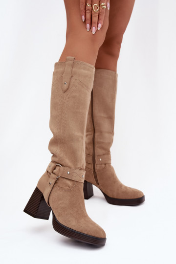 Botas largas forradas para mujer con tacones y costuras en color arena Alessara 2