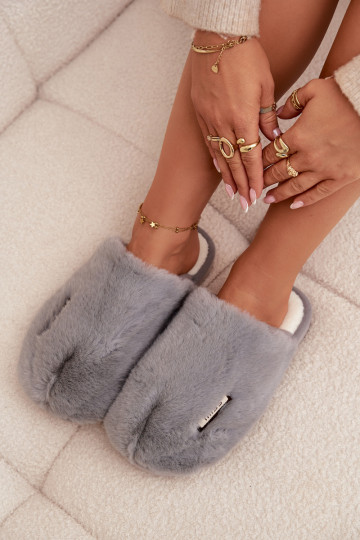 con un abrigo de piel Zapatillas Femenino color gris Belinna