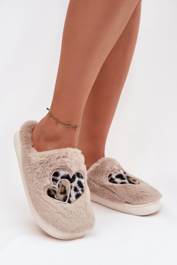 Zapatillas Amandra color arena con pelito y corazones 2