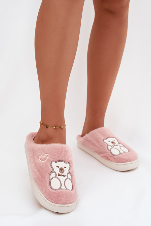 con un abrigo de piel Zapatillas con oso color rosa Noralie