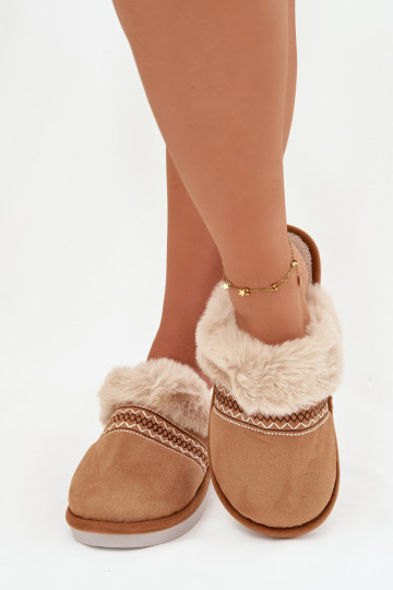 Zapatillas de mujer Devianne marrones con pelito y bordado