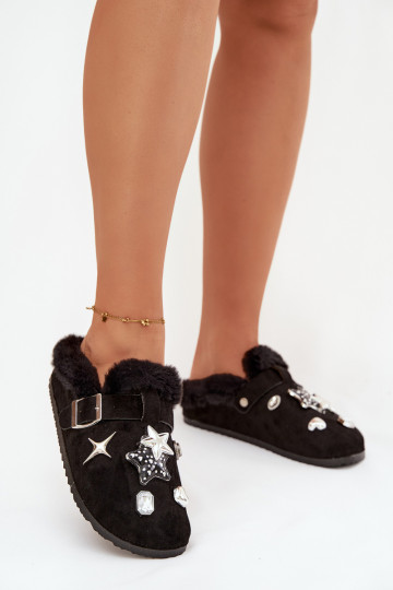 Pantuflas de mujer con bonitos detalles y hebillas, forradas con pelaje por dentro, de color negro "Thalora"