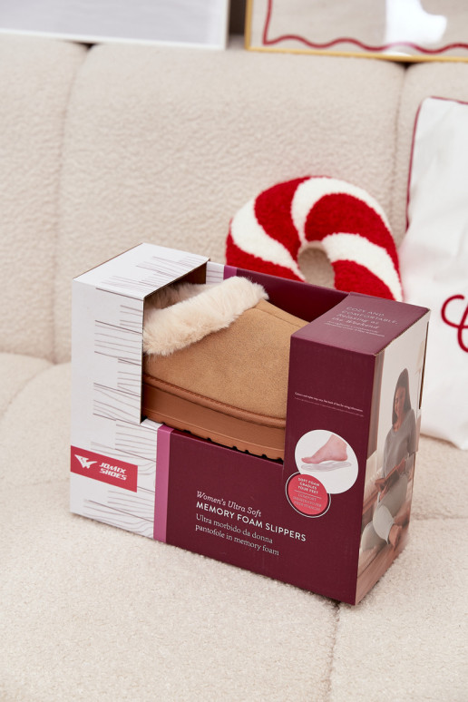 Zapatillas Femenino con un abrigo de piel color marrón Eveline