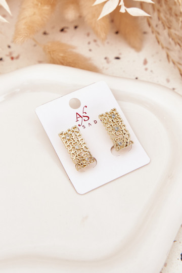 Collar de mujer con detalles elegantes, hecho de acero quirúrgico, de color dorado